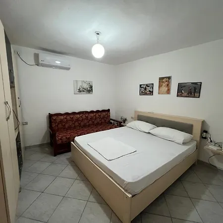 Rafaela Lungomare Appartement Vlorë